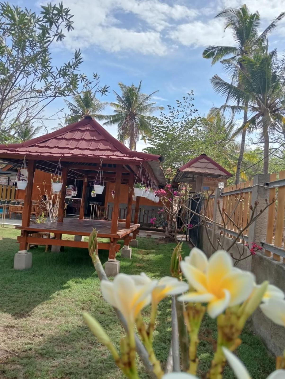 Blue Moon Meno Hotel Gili Meno Eksteriør billede